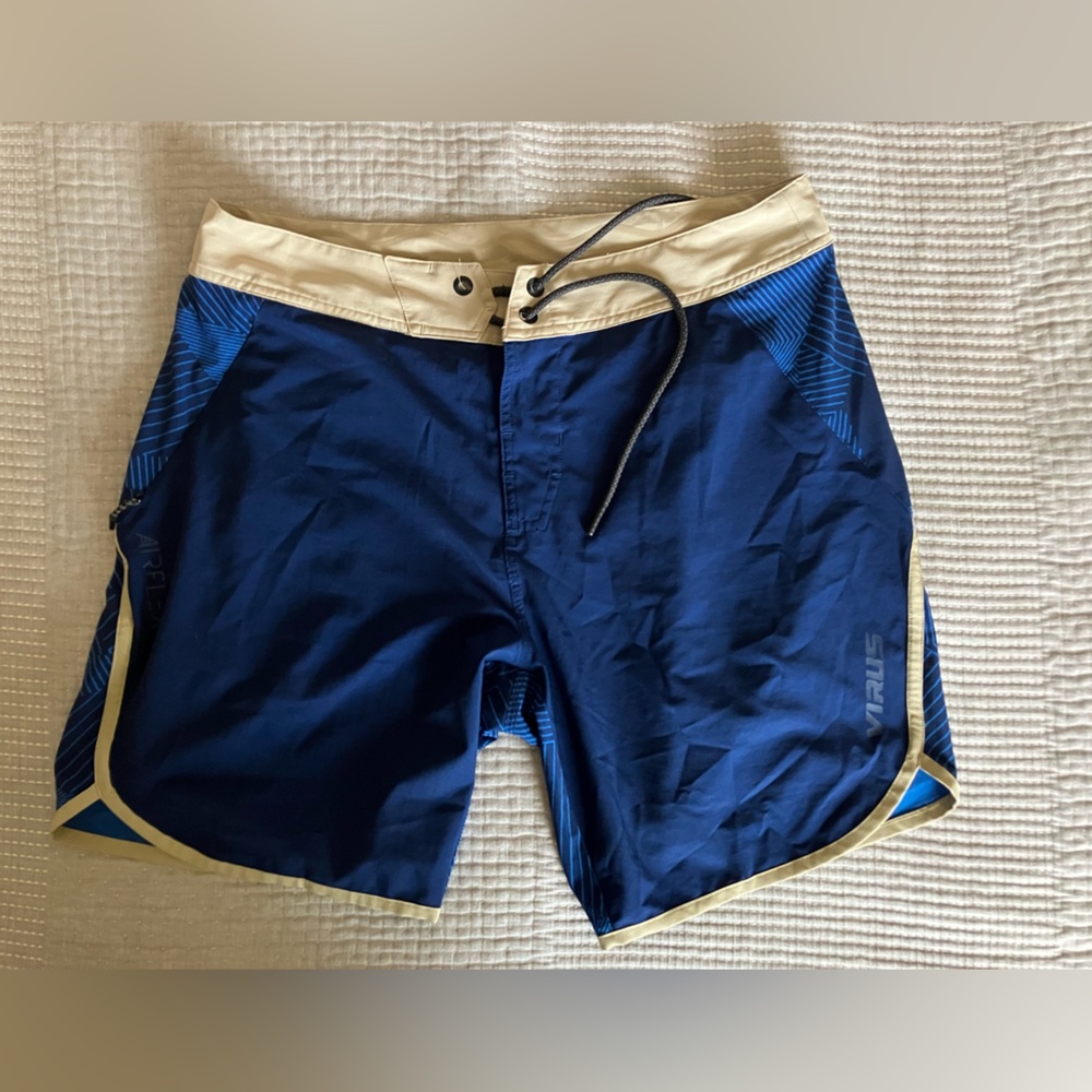 Mens Virus blue surf shorts size Medium
